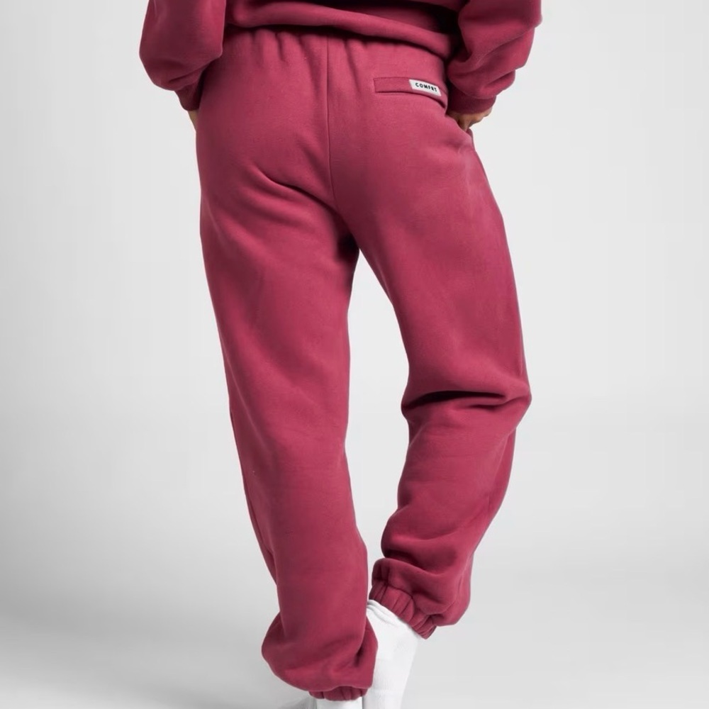 Travel Essentials Sweatpants Limited Edition Berry Size Medium *NEVER WORN* - Picture 3 of 6